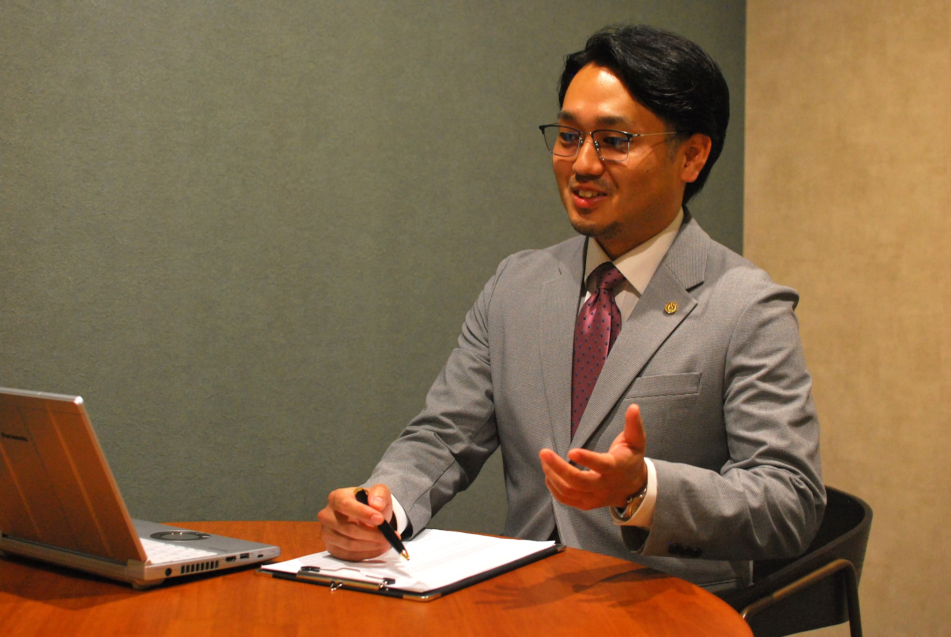 代表行政書士 松岡 健人